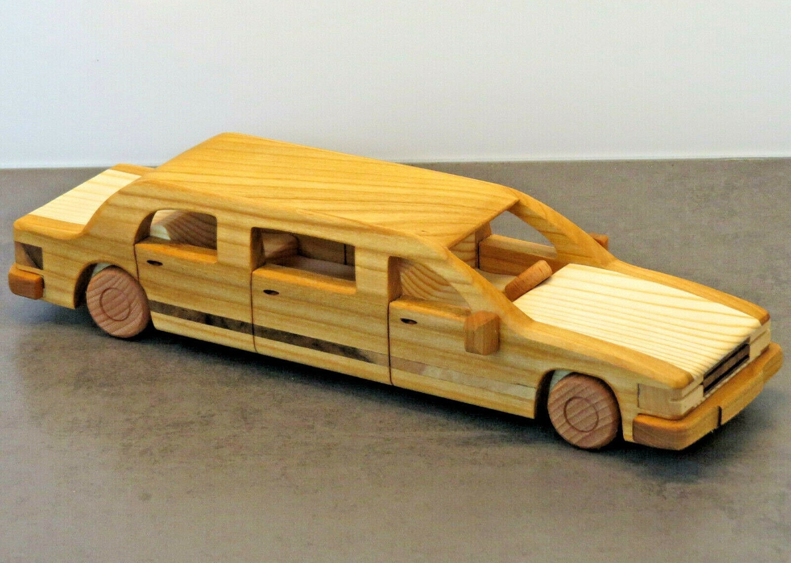 2x Auto, Limousine, Holz,Spielzeug, Deko