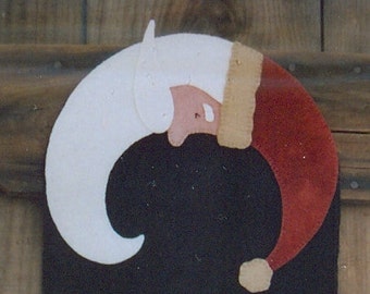 Primitive Wool Penny Rug e-Pattern Santa Dreams Crescent Moon Santa on Wool Runner