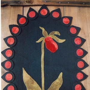 Wolle Applikation Penny Rug e-Pattern pdf LADY&#39;S SLIPPER Digital Download 25 &quot;x 18&quot; Penny Rug umgeben von Teardrop Pennies - wunderschön!!!