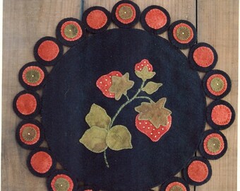 WOOL APPLIQUE PATTERN 2 COLORWAYS *NEW* PENNY RUG RUNNER BLEEDING HEARTS