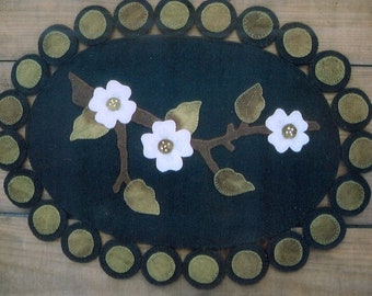 Wool Applique Penny Rug Runner e-Pattern pdf DOGWOOD Digital Download Spring Flowers Dogwood Pennies Hand-Dyed Wool Oval