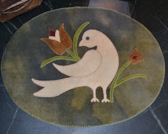 Primitive Wool Penny Rug e-Pattern pdf Oval Bird Hand-Dyed Wool Antique Design Flowers PEACE