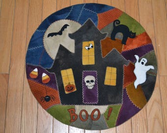 Wool Applique e-Pattern pdf SPOOKY HOUSE CRAZY Mat Penny Rug Haunted House Black Cat Ghost Bat Candy Corn Spider Skull Halloween