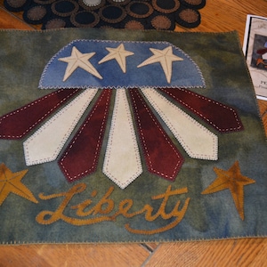 Wool Applique e-Pattern pdf AMERICANA Penny Rug Pattern Liberty PENNSYLVANIA Red White Blue
