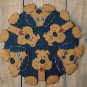 Primitive Wool Penny Rug e-Pattern pdf Puppy Paws Fat and Skinny Dogs in a Circle