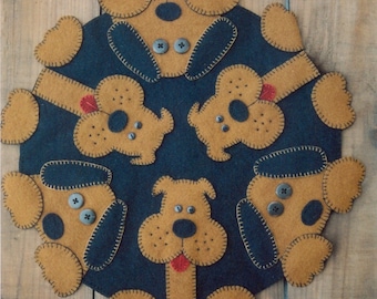 Primitive Wool Penny Rug e-Pattern pdf Puppy Paws Fat and Skinny Dogs in a Circle