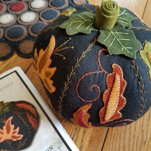Wool Applique Penny Rug E-pattern Pdf Digital Download JACOBEAN PUMPKIN ...