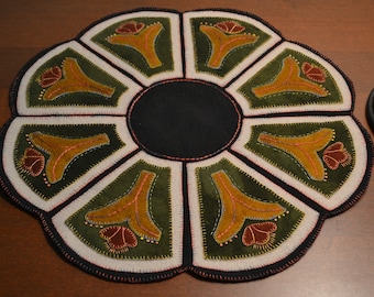 Wool Applique Penny Rug e-Pattern pdf FOR EVIE Digital Download Hand-Dyed Wool Fans on Scalloped Edge Penny Rug