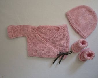 Brassière prématuré croisée rose en mérinos et  bonnet 32/34 semaines