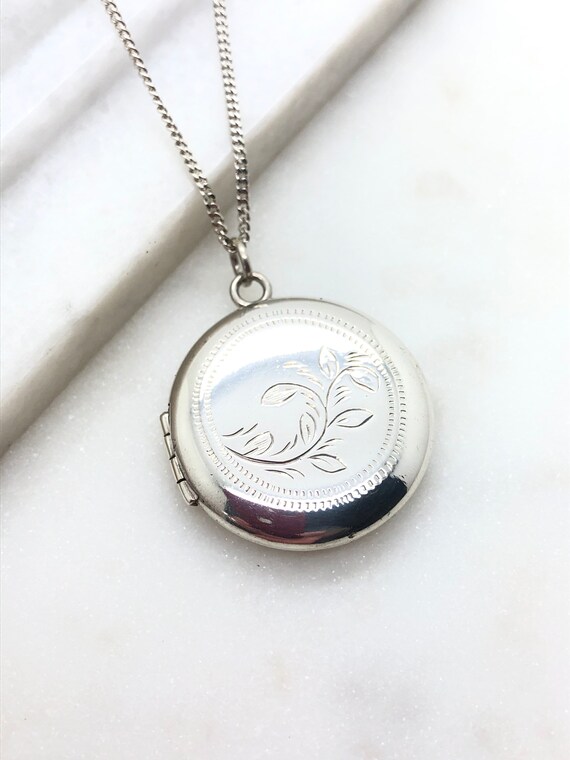 1920’s Art Deco Sterling Silver Round Locket Penda