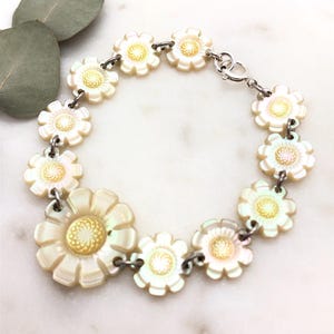 Antikes viktorianisches Perlmutt-Handgeschnitztes Blumen-Armband & Sterlingsilber