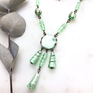1920’s Art Deco Green Foil Glass Drop Negligee Necklace