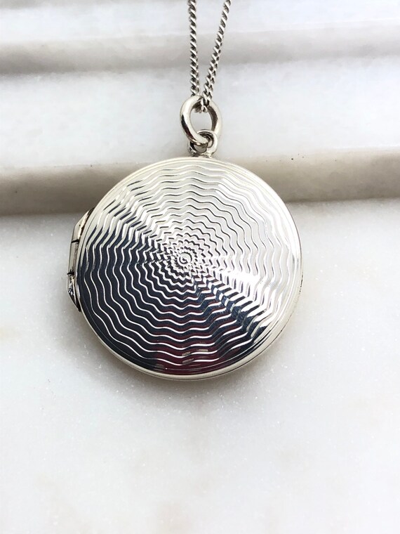1920’s Art Deco Sterling Silver Round Locket Penda