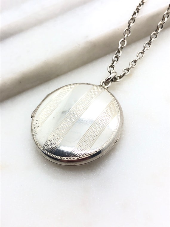 1920’s Art Deco Sterling Silver Round Locket Penda