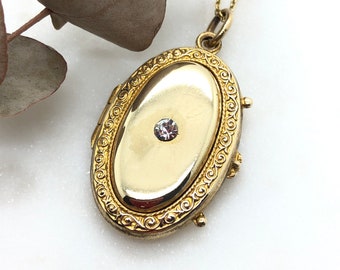 Victorian Pinchbeck Oval Locket Pendant Necklace