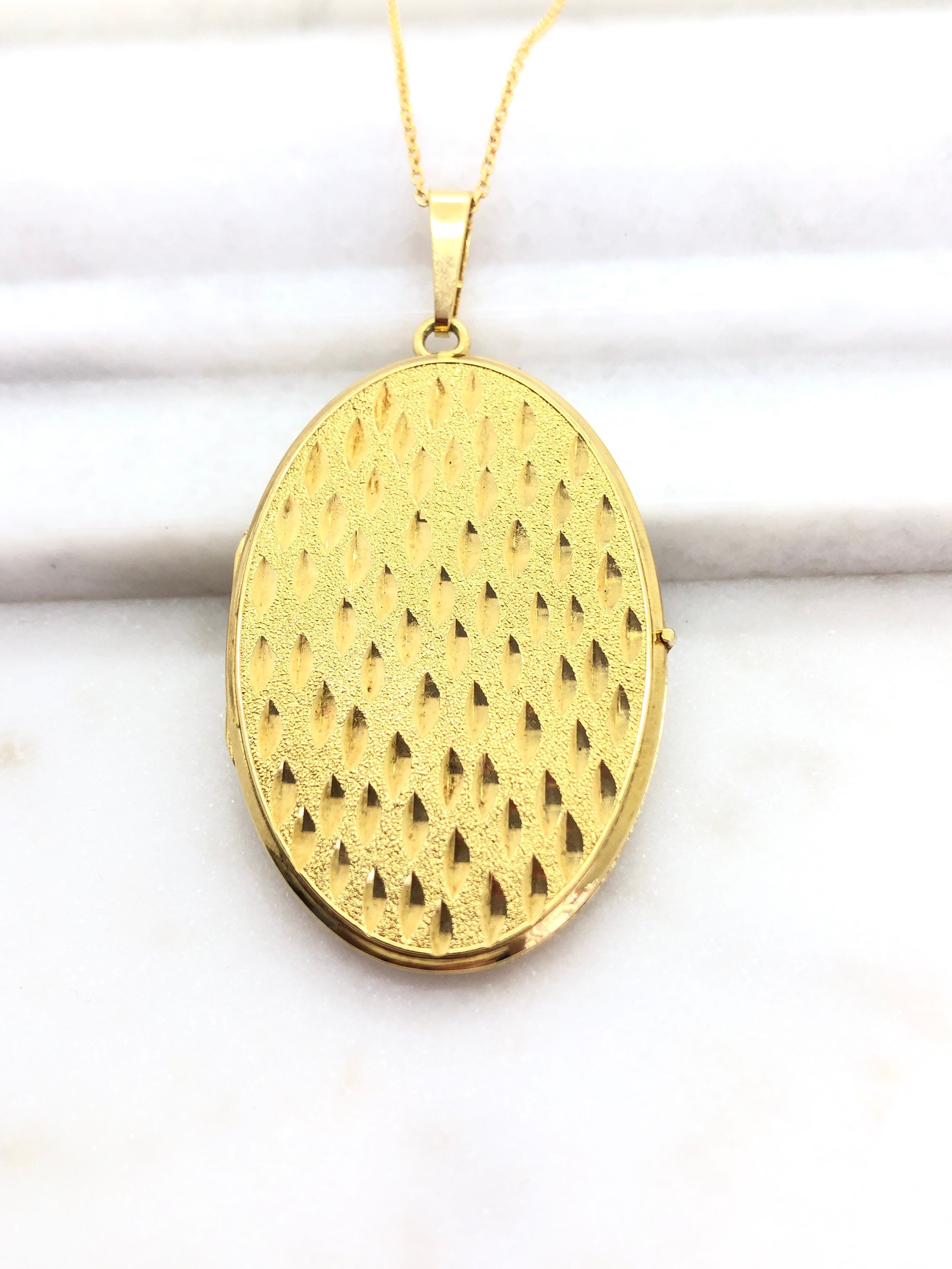 Large Vintage Gold Plated Locket 