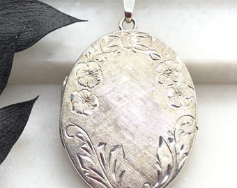 Vintage Sterling Silver Flower Locket Pendant Necklace