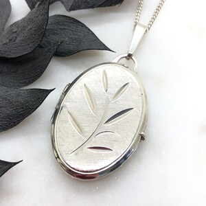 Vintage Sterling Silver Oval Locket Pendant Necklace