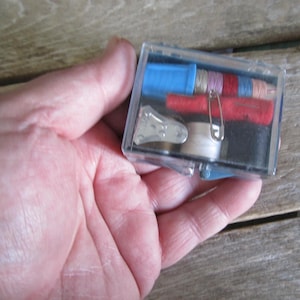Vintage Travel Purse Sewing Thread Mending Kit Plastic Box - Thread Thimble Needle Threader Needle More