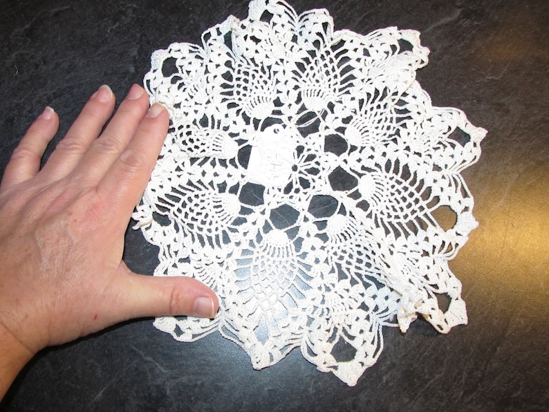 4 Vintage Crocheted Crochet Doily Doilies Table Covers 6 Etsy