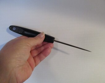 Vintage Unmarked Ekco Steel Tip Ice Pick w/ Black Plastic Handle 8 3/8" Long