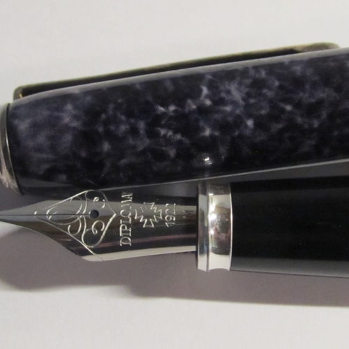 Vintage Diplomat Classic shops Collection Silverplated Fountain Pen Limited Edition New Old Stock Germany Mottled Grey / Black Medium Nib