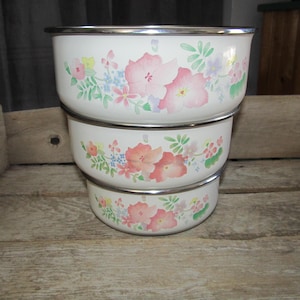 Vintage Porcelain Enamel Floral Nesting Mixing Bowls Set of 3 - 5 7/8 To 7 14&quot; Round