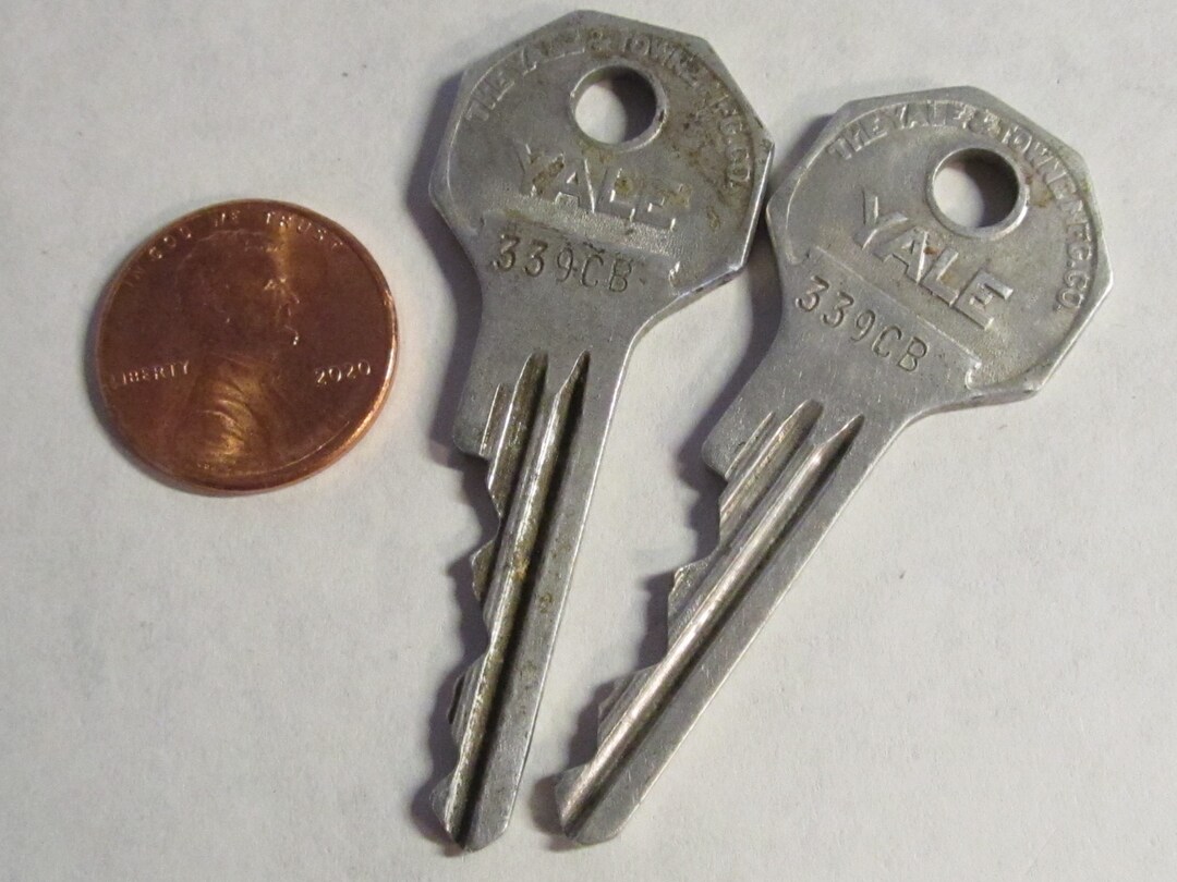 2 Vintage Yale & Towne Mfg Co - Soft Aluminum Metal Keys / 339CB ...