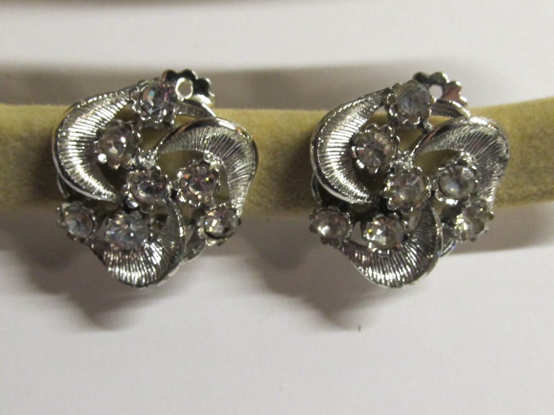 Vintage Signed star Clip on Earrings Textured - Etsy