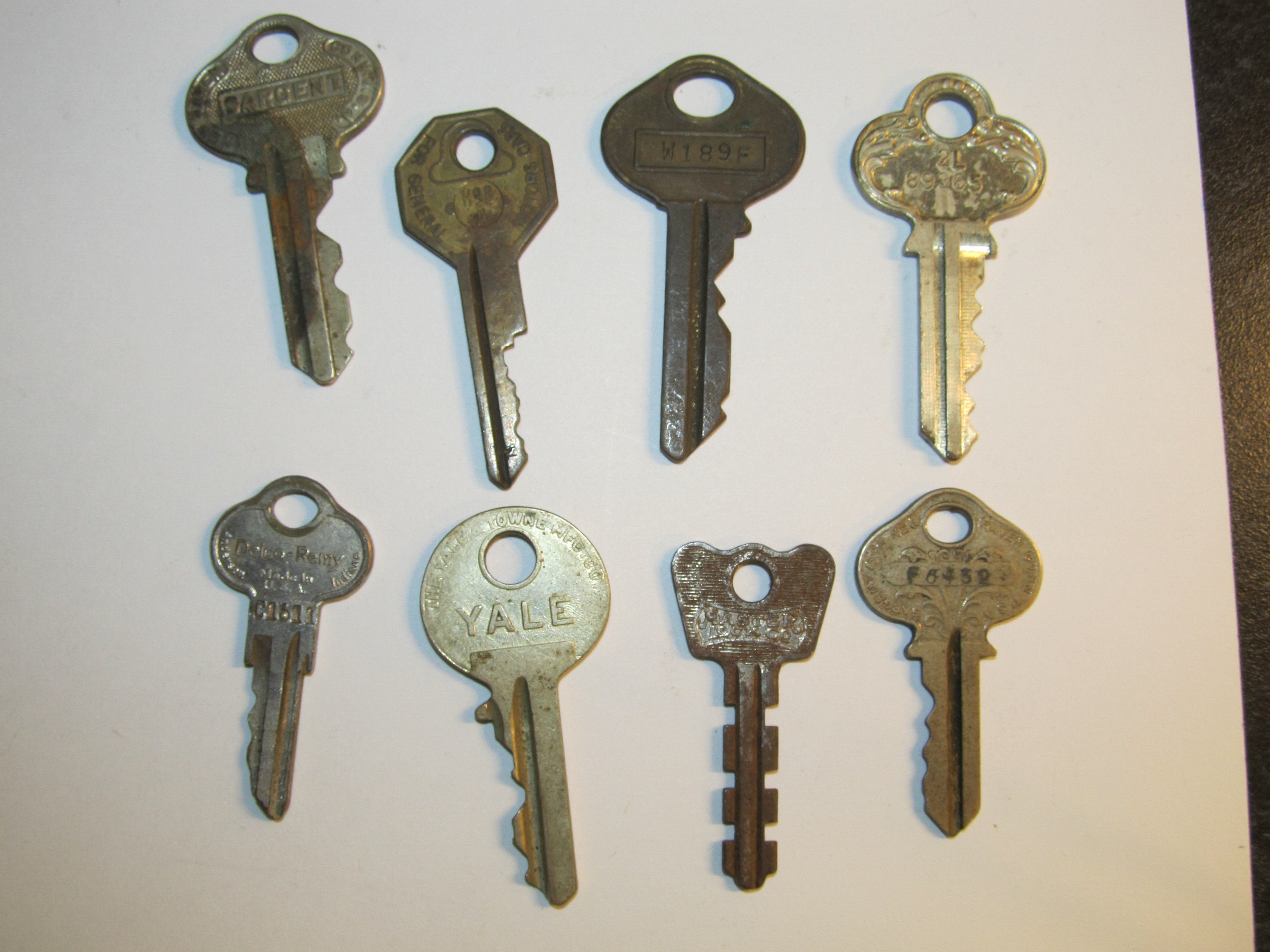 40 Vintage Keys Brass Steel Metal 1 Tiny Keys Etsy