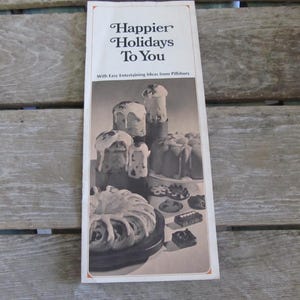 Vintage &quot;Happier Holidays to You&quot; Pillsbury&#39;s Best Flour Recipes Guide