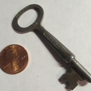 Vintage Yale & Towne Mfg Co - Solid Steel #32 Skeleton Key / Made in USA / 2 1/2&quot; Long Steel Skeleton Key