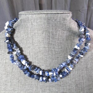 Vintage Sodalite Necklace Blue White Marble Gemstone Chip Bohemian Necklace 17&quot;
