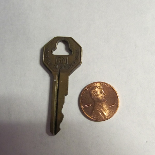 Vintage GM Briggs & Stratton Knockout Key  / Milwaukee Wisconsin "Your key to greater value"