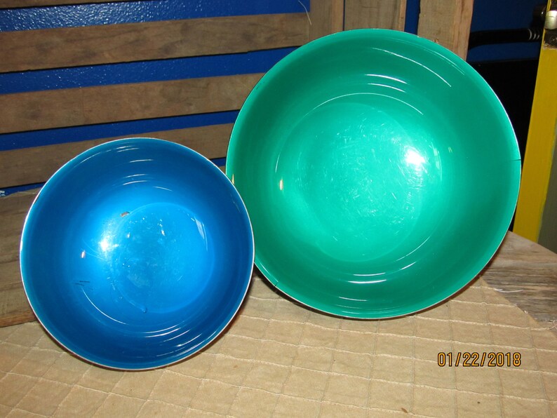 #105-9 Green Enamel Beach Colors Lot of 2 Vintage Reed /& Barton Silverplate Bowls #1120-6 12 Blue Enamel