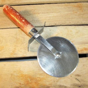 Vintage Stainless Steel Pizza Cutter - Wooden Handle Taiwan