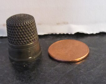 Vintage Antique Signed Simon Brothers Sterling Silver Thimble Simple Plain Striped Band Size 7 Star Top