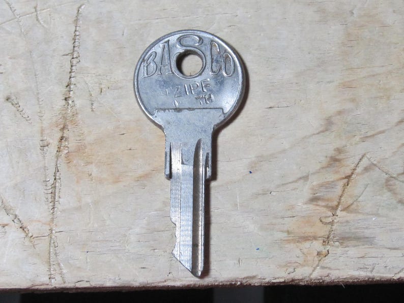 Vintage Brigs & Stratton Basco Milwaukee Wisconsin Key - Etsy