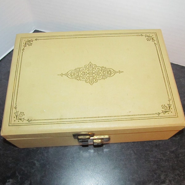 Vintage 1970's Off-White Jewelry Box - 2 Tiered Velvet Line Jewelry Case with Lock * NO key *  10 1/8" x 7 1/8" x 3 3/8"