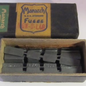 70 Vintage Monarch Fuse Co 30 Amp 250V Renewal Fuse Links /Original Box