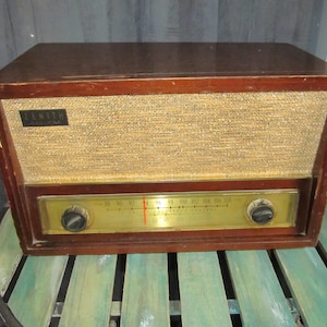 Vintage 1951 Zenith AM FM Tube Radio Chassis 7C05 - Untested As Is Not Working For Parts or Repair