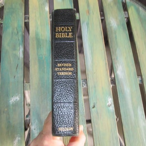 Vintage  1953 Nelson &quot;Holy Bible&quot; Revised Standard Edition Black Bible ~ Thomas Nelson & Sons ~ USA