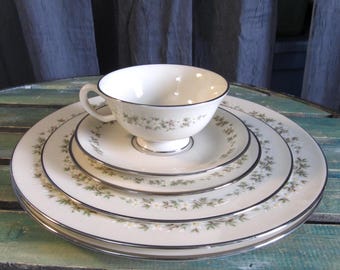 Vintage Lenox Brookdale Fine China 5 Pc Place Setting & Extra Dinner Plate White Floral Pattern with Platinum Trim / Made in USA