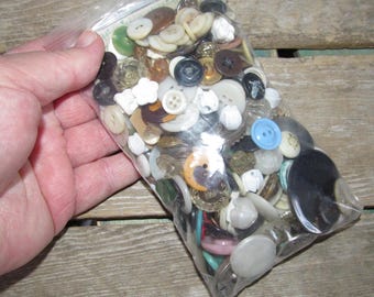 Over 1/2 lb Bag of Vintage Sewing Clothing Buttons Assortment Lot Crafts Sewing Quilting