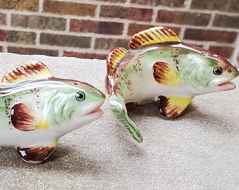 Vintage Omnibus Swimming Rainbow Trout Fish Fishing Ceramic Kitchen Table Ceramic Salt & Pepper Shakers Pair Set