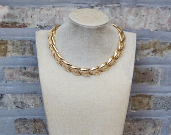 Vintage Gold Plate Metal Interlocking Solid Open Work Laurel Leaf Leaves Single Strand Fashion Jewelry Chunky Necklace