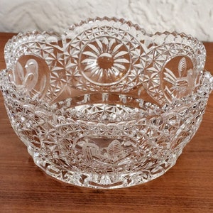 Vintage Hofbauer Byrdes Crystal Compote Bowl: Sawtooth Edge, Bird Design