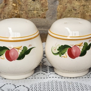 Vintage Keltcraft Ireland Coordinates with Franciscan Apple Round Roly Poly Salt and & Pepper Shakers