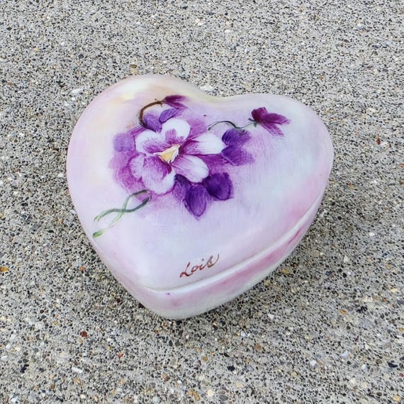 Vintage Porcelain Heart Trinket Box Hand Painted Purple Flower Floral Signed Lois View 3