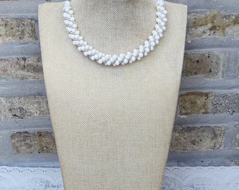 Vintage Gold Tone Coil Twisted Spiral White Glass Bead Beaded Choker Bib Single Strand Fashion Jewelry Chunky Necklace